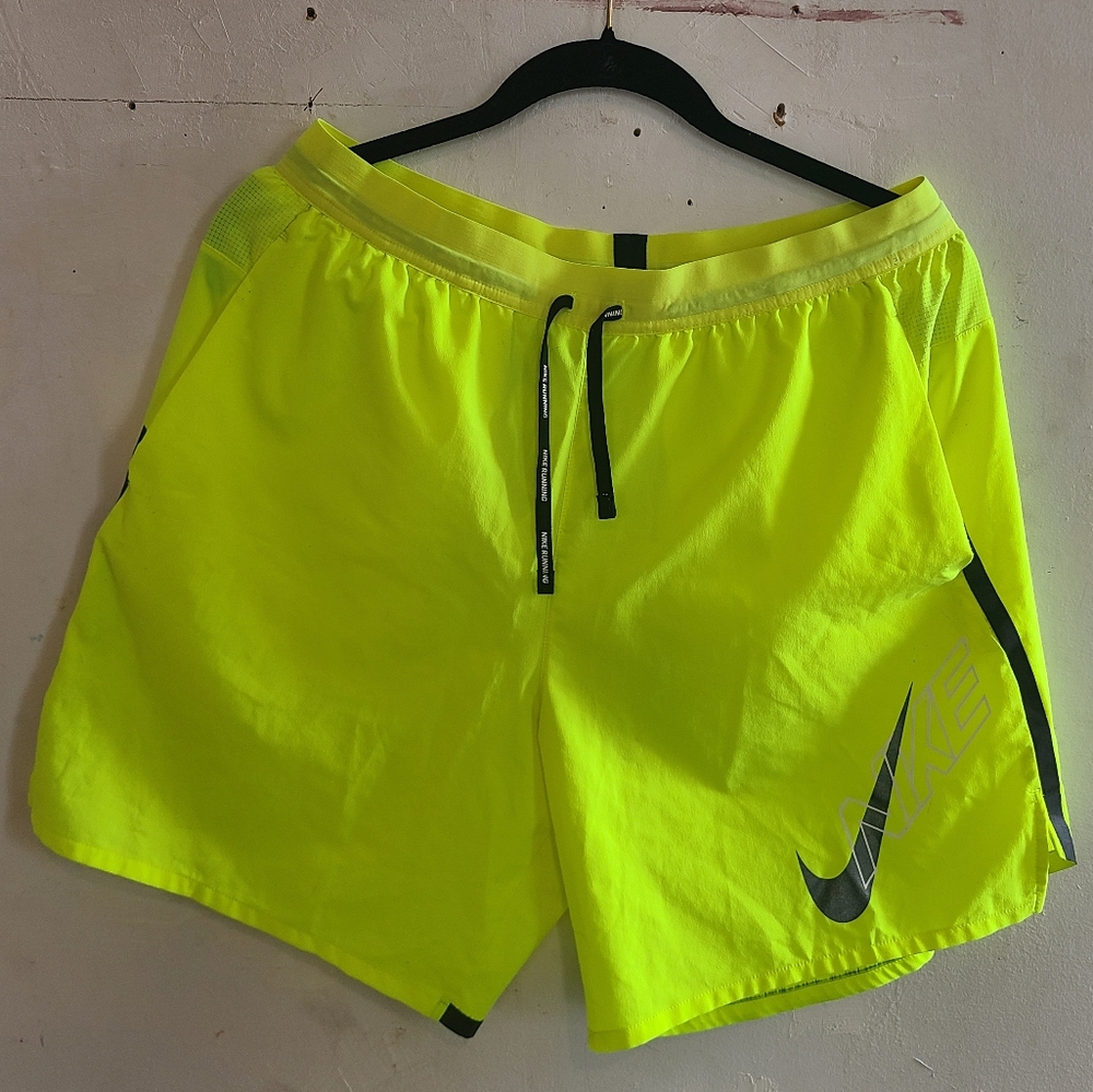 Nike Men's Athletic Shorts - Neon Yellow